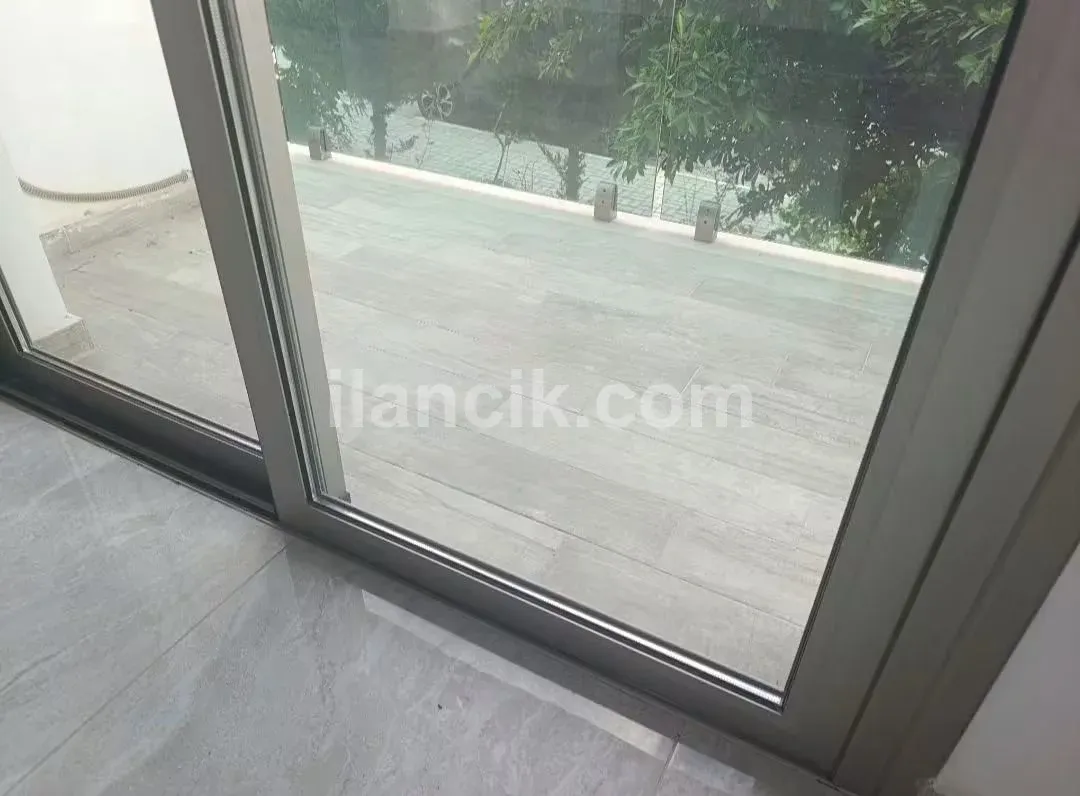 Girne Barış Park yakını yeni bina 2+1 taşınmaya hazır Temizer eşyalı kiralık daire - 9