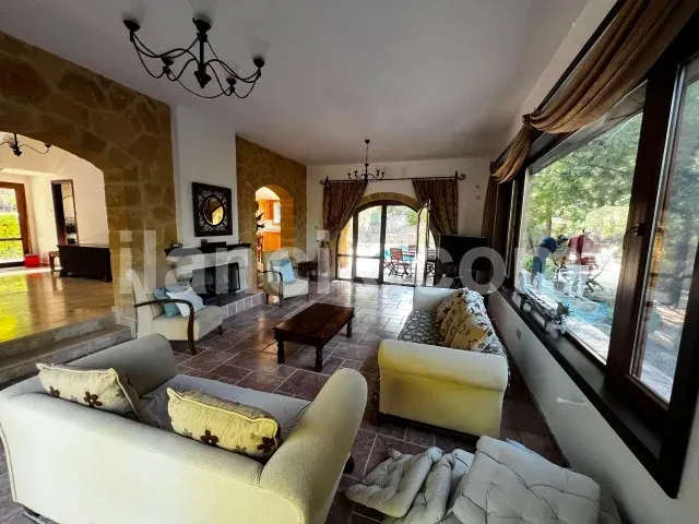 Girne Alsancak'ta Havuzlu 3+1 Kiralık Villa - 4