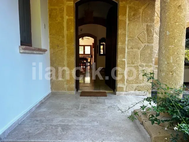 Girne Alsancak'ta Havuzlu 3+1 Kiralık Villa - 6