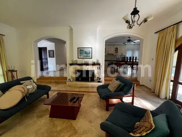 Girne Alsancak'ta Havuzlu 3+1 Kiralık Villa - 10