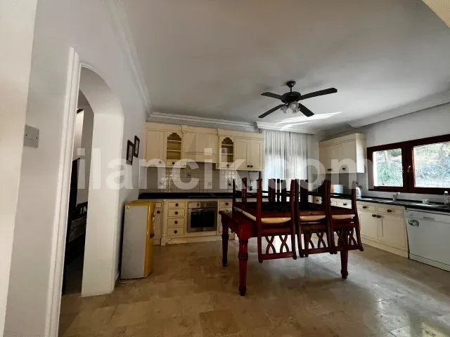 Girne Alsancak'ta Havuzlu 3+1 Kiralık Villa - 11