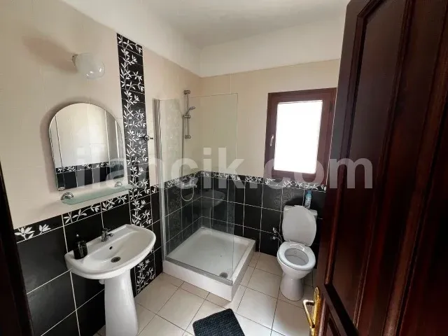 Girne Alsancak'ta Havuzlu 3+1 Kiralık Villa - 10