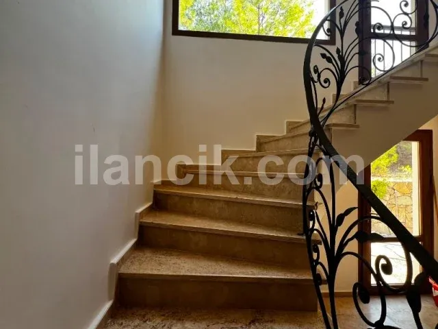 Girne Alsancak'ta Havuzlu 3+1 Kiralık Villa - 11