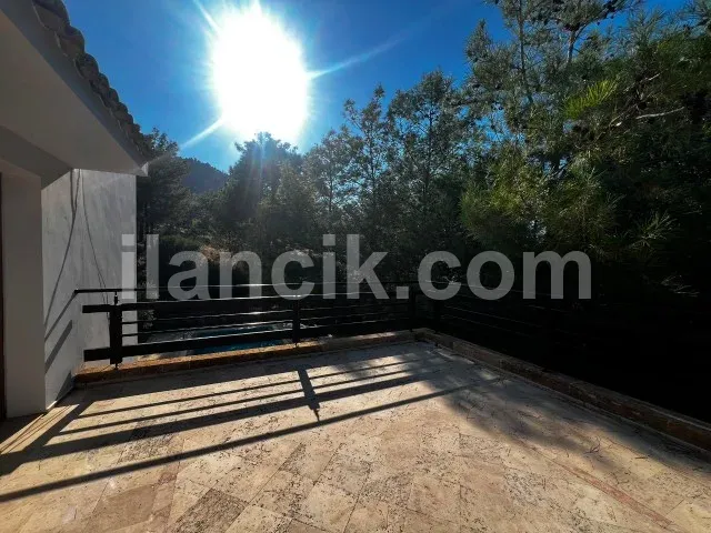Girne Alsancak'ta Havuzlu 3+1 Kiralık Villa - 19