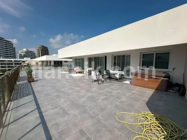 İskele Long Beach'te Kiralık 3+1 Penthouse | Geniş Teras - 19