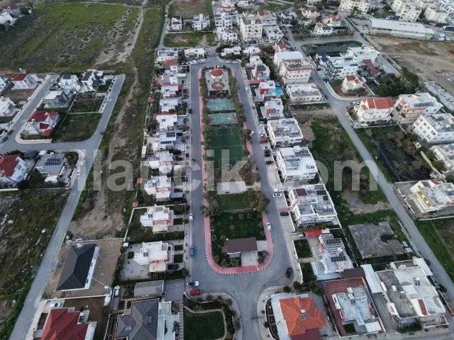 Tuzla'da Bahçeli 3+1 Tam Eşyalı Kiralık Villa - 2