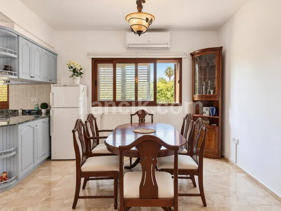 Girne Alsancak'ta Satılık 4 Odalı Yenilenmiş Villa - 6