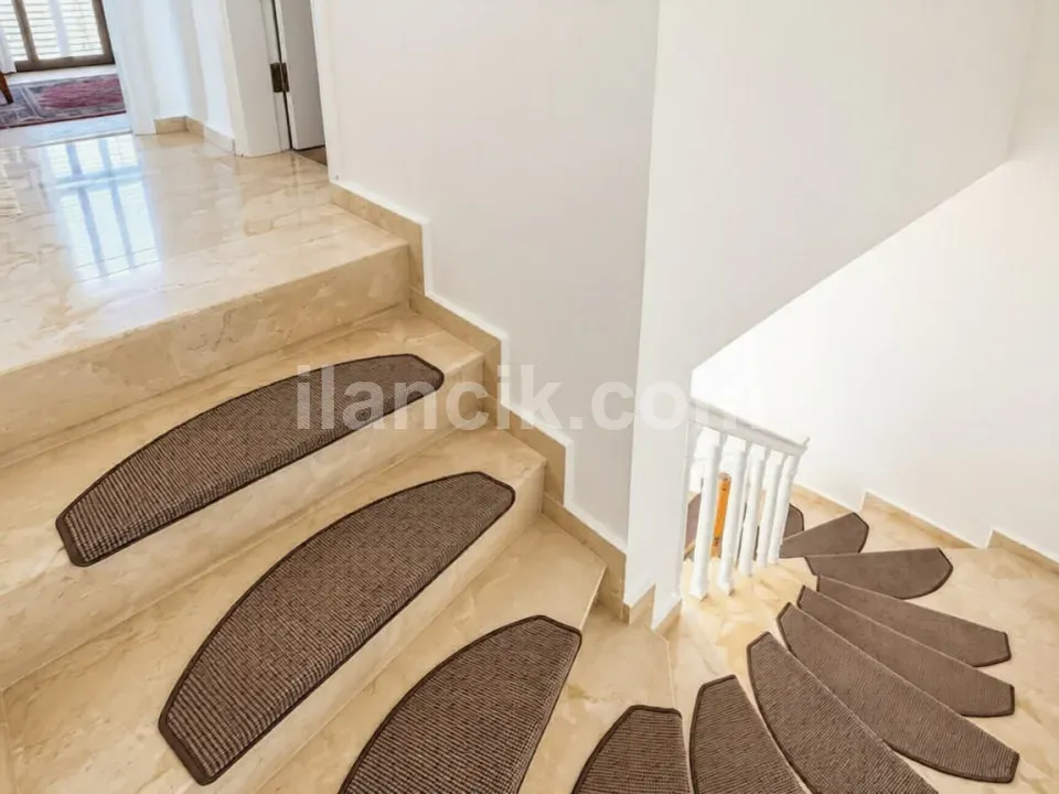 Girne Alsancak'ta Satılık 4 Odalı Yenilenmiş Villa - 10