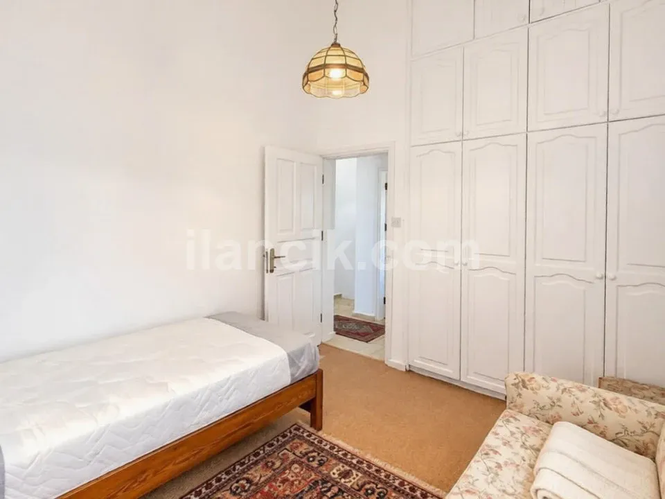 Girne Alsancak'ta Satılık 4 Odalı Yenilenmiş Villa - 15