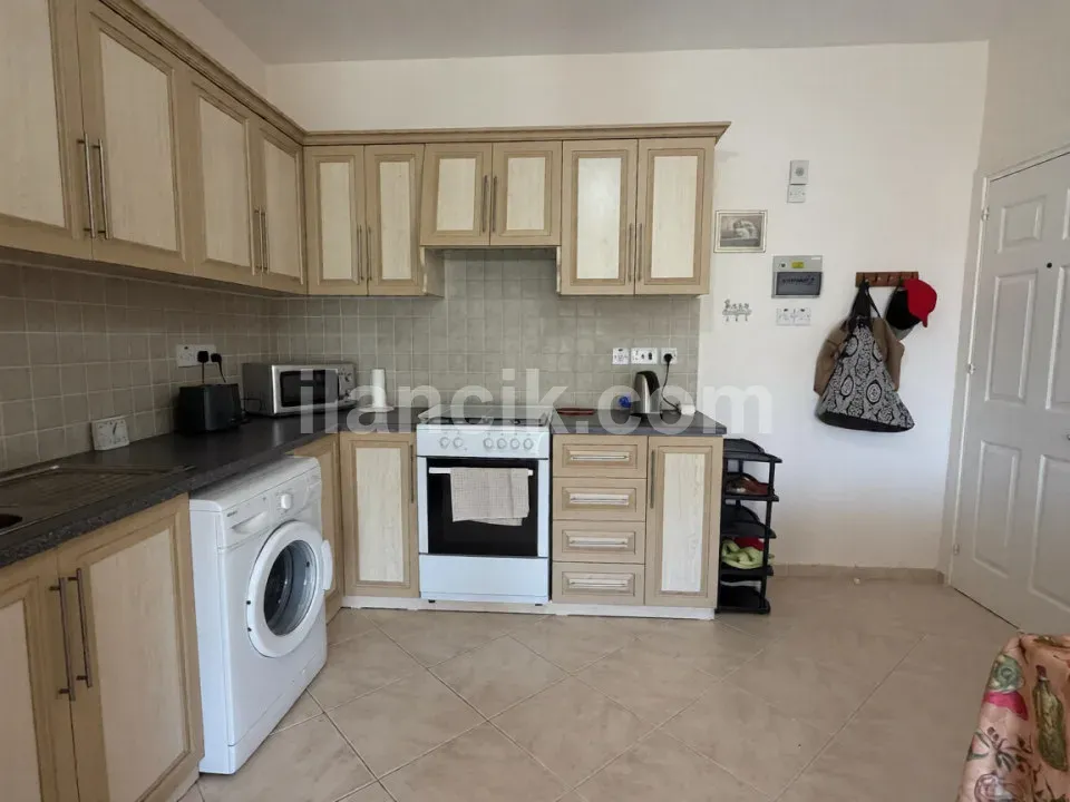 Girne Lapta'da Satılık Mobilyalı İki Odalı Daire - 3