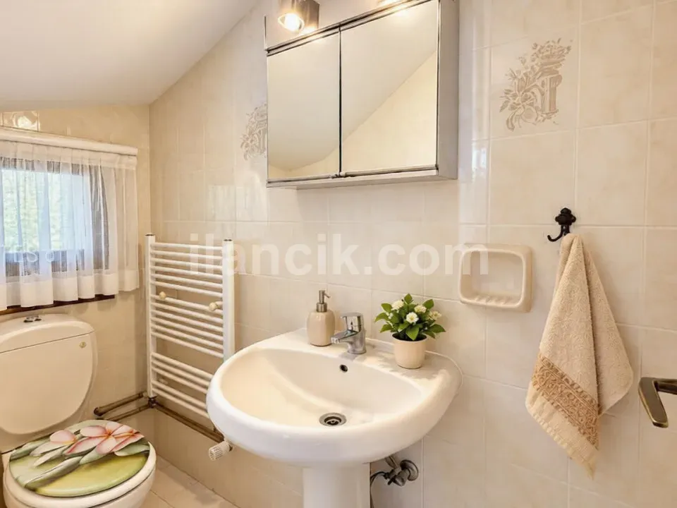 Girne Alsancak'ta Satılık 4 Odalı Yenilenmiş Villa - 18