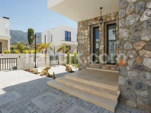 Girne Edremit'te Satılık Havuzlu 4 Odalı Müstakil Villa - 9