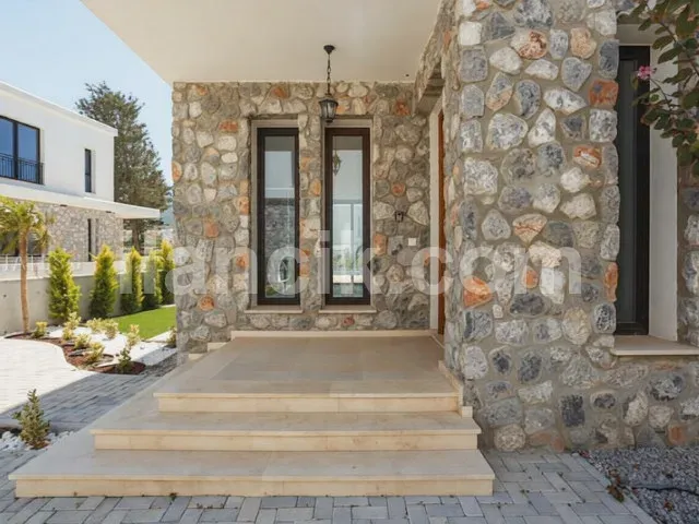 Girne Edremit'te Satılık Havuzlu 4 Odalı Müstakil Villa - 10