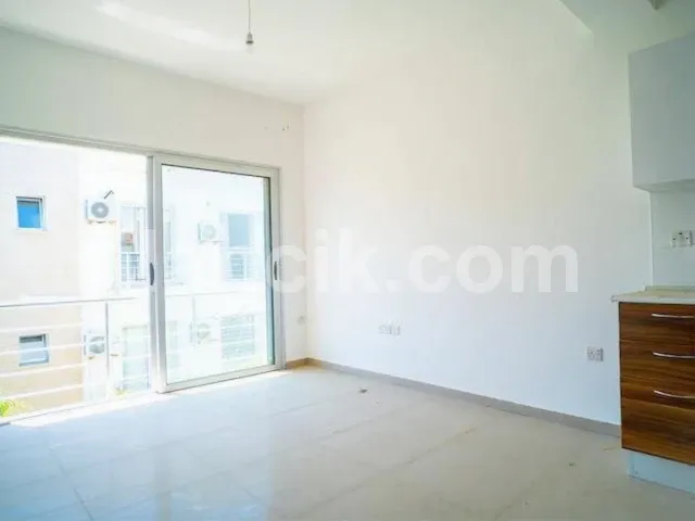 Girne Alsancak'ta Teraslı 1+1 Penthouse Satılık - 2