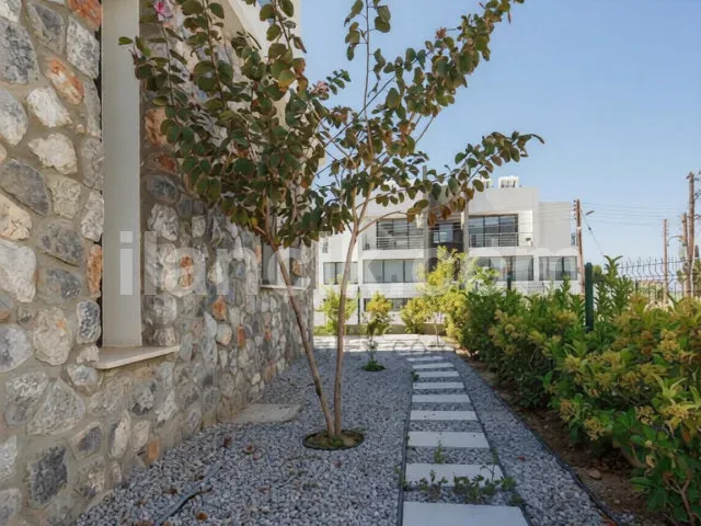 Girne Edremit'te Satılık Havuzlu 4 Odalı Müstakil Villa - 11