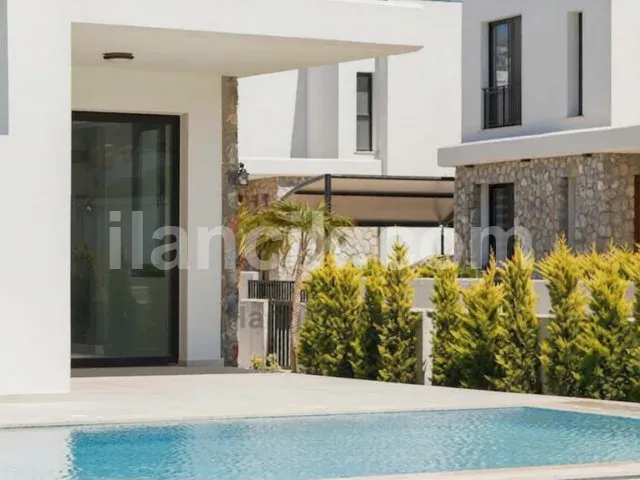 Girne Edremit'te Satılık Havuzlu 4 Odalı Müstakil Villa - 12