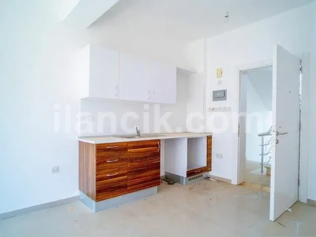 Girne Alsancak'ta Teraslı 1+1 Penthouse Satılık - 4
