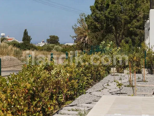 Girne Edremit'te Satılık Havuzlu 4 Odalı Müstakil Villa - 13