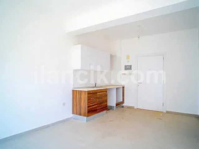 Girne Alsancak'ta Teraslı 1+1 Penthouse Satılık - 5