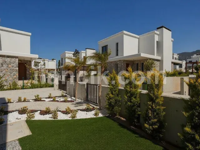 Girne Edremit'te Satılık Havuzlu 4 Odalı Müstakil Villa - 14