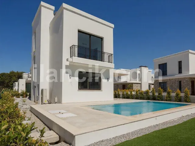Girne Edremit'te Satılık Havuzlu 4 Odalı Müstakil Villa - 15