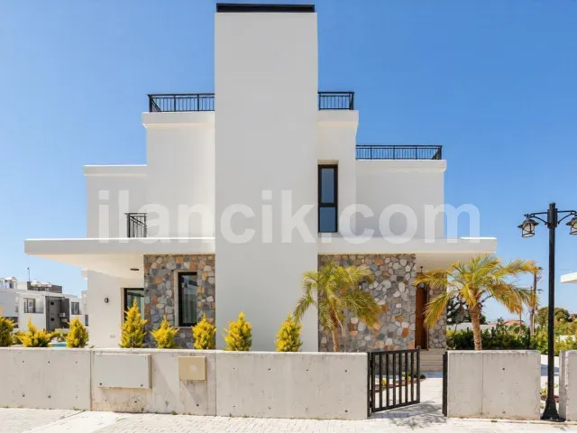 Girne Edremit'te Satılık Havuzlu 4 Odalı Müstakil Villa - 16