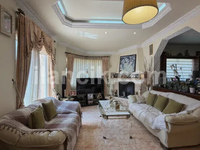 Satılık 3+1 Daire - Yukarı Girne Merkez Konumda