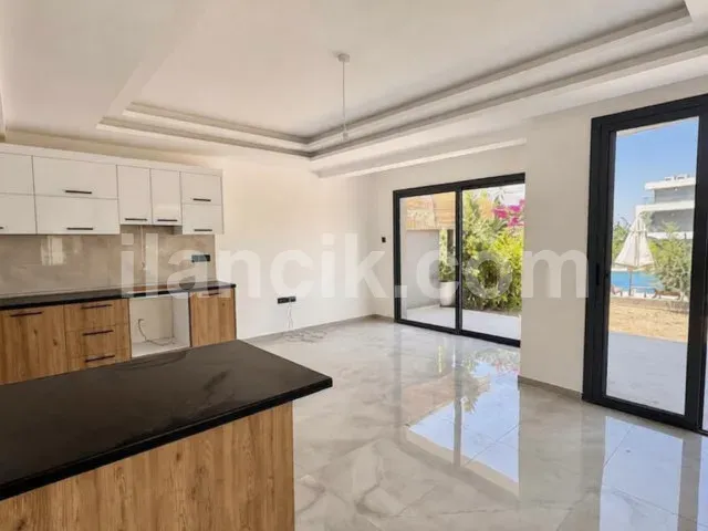 Lapta'da Satılık İkiz Villa - 2 Yatak Odalı - 4
