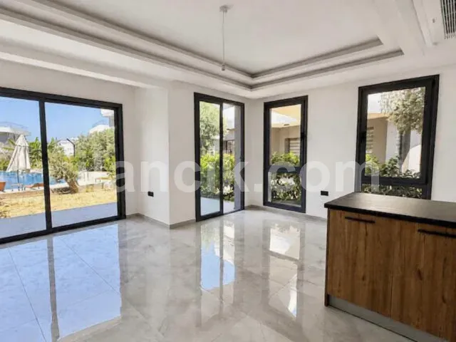 Lapta'da Satılık İkiz Villa - 2 Yatak Odalı - 6