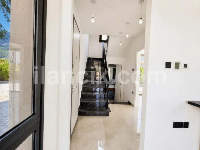 Lapta'da Satılık İkiz Villa - 2 Yatak Odalı - 7