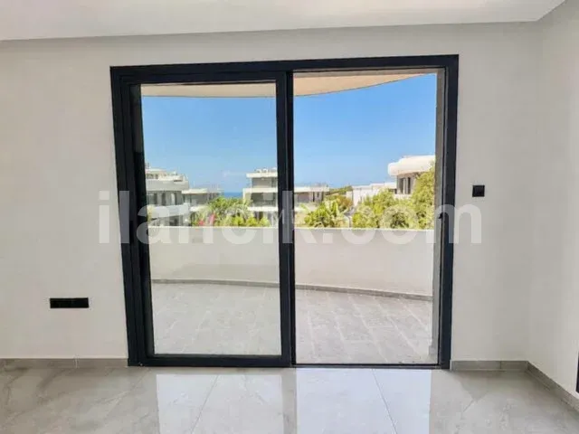 Lapta'da Satılık İkiz Villa - 2 Yatak Odalı - 16