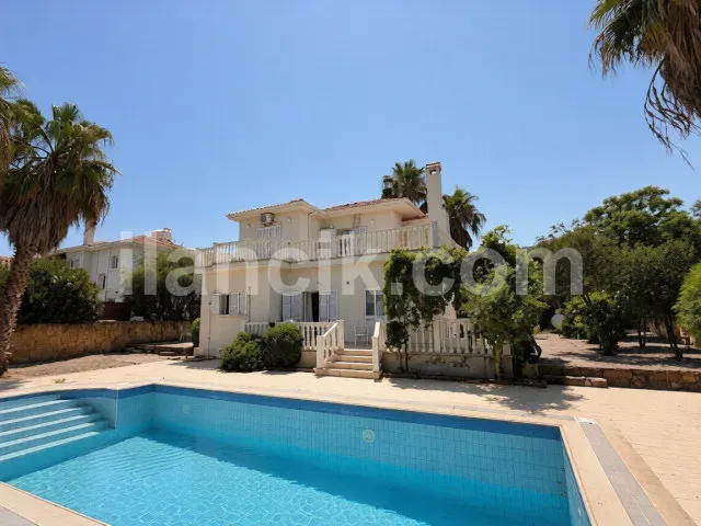 Satılık 3 Yatak Odalı Müstakil Villa - Alsancak, Girne