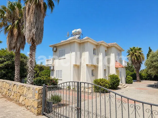 Satılık 3 Yatak Odalı Müstakil Villa - Alsancak, Girne - 2