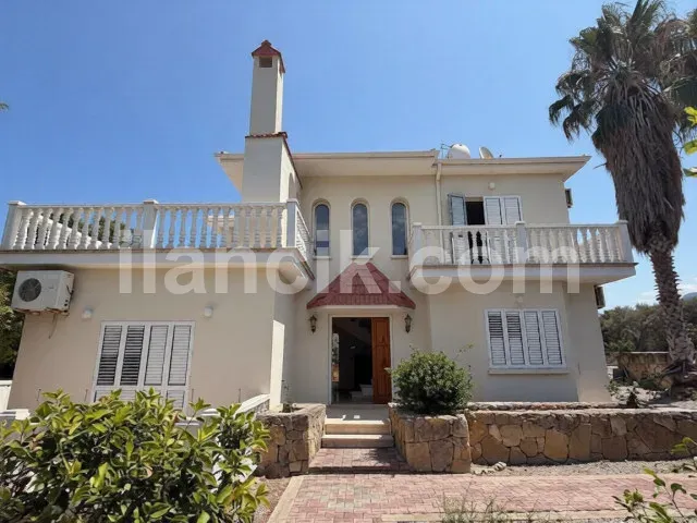 Satılık 3 Yatak Odalı Müstakil Villa - Alsancak, Girne - 3