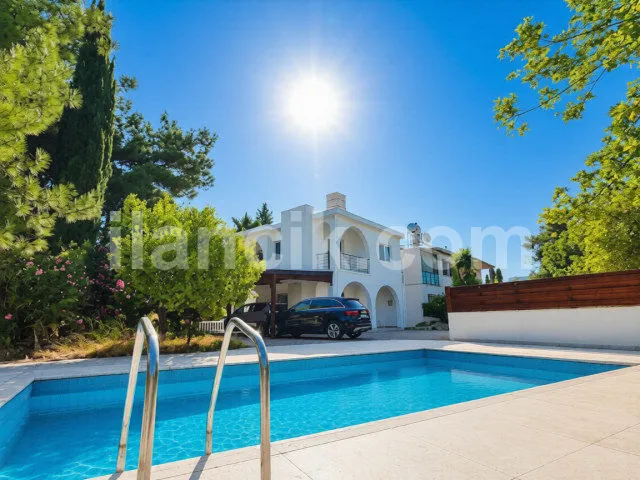 Satılık 3 Yatak Odalı İkiz Villa - Yukarı Girne, Girne
