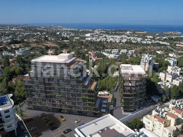 Girne Merkezde Satılık 3 Yatak Odalı Lüks Daire