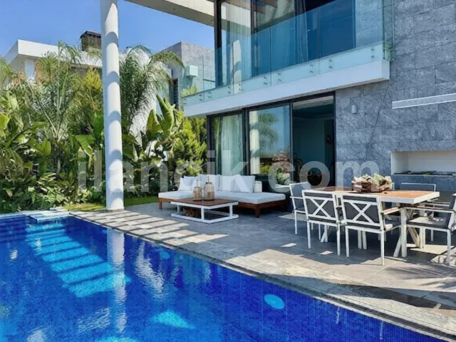 Ozanköy'de Satılık 3 Yatak Odalı Özel Havuzlu Villa
