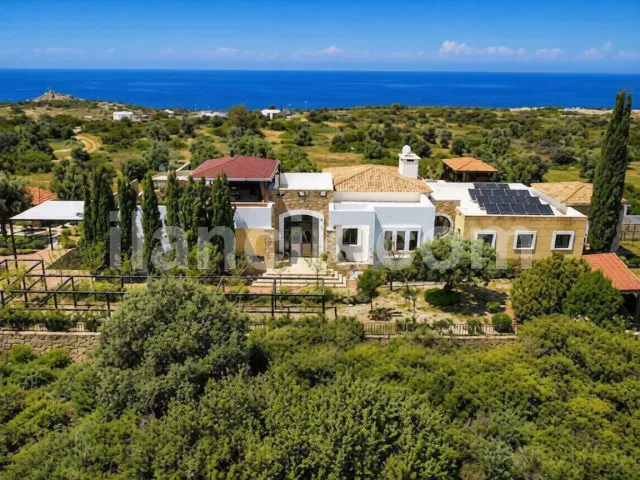 Esentepe'de Satılık 3 Odalı Deniz Manzaralı Lüks Villa