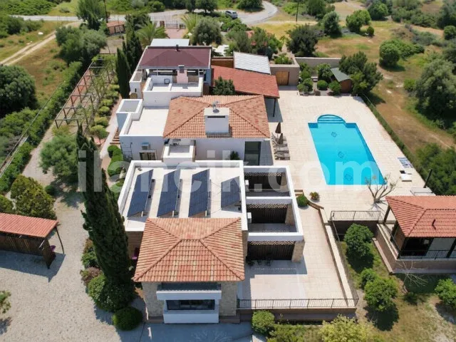 Esentepe'de Satılık 3 Odalı Deniz Manzaralı Lüks Villa - 3