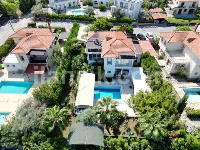 Satılık 4 Yatak Odalı Müstakil Villa - Çatalköy, Girne
