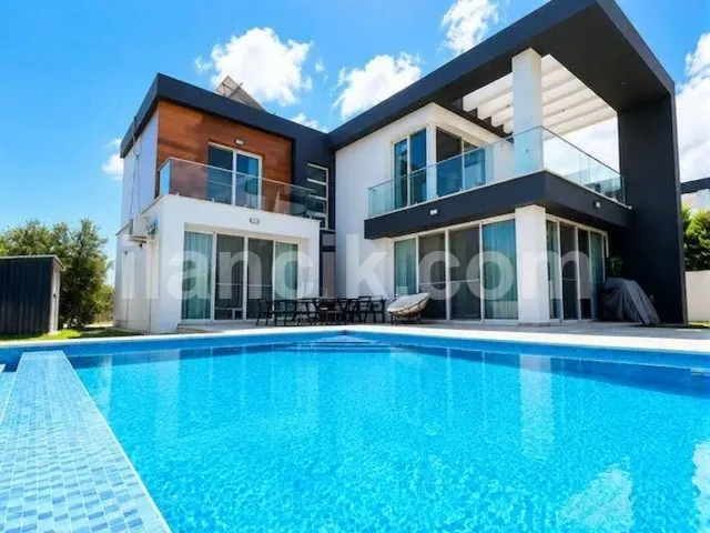 Ozanköy'de Satılık 4 Odalı Müstakil Villa - Girne