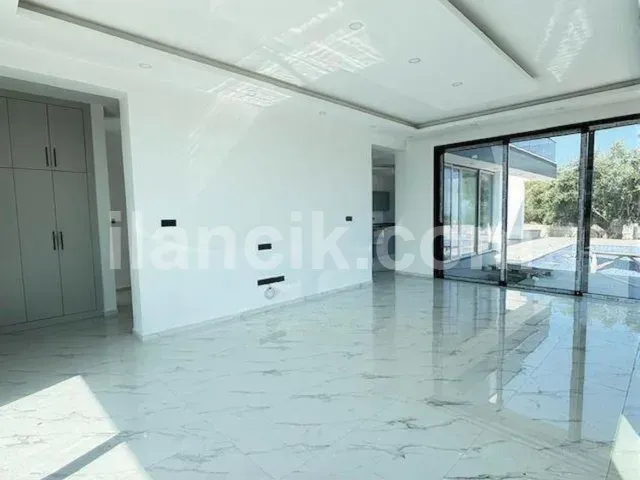 Ozanköy'de Satılık Havuzlu 3 Yatak Odalı Müstakil Villa - 10