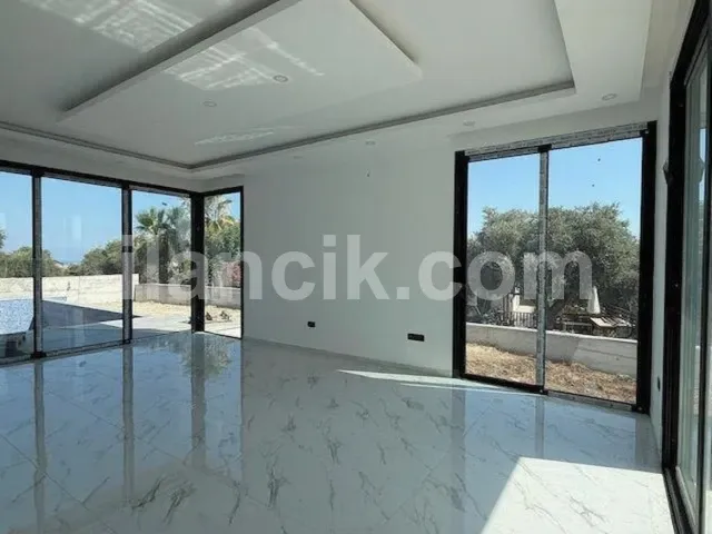 Ozanköy'de Satılık Havuzlu 3 Yatak Odalı Müstakil Villa - 12