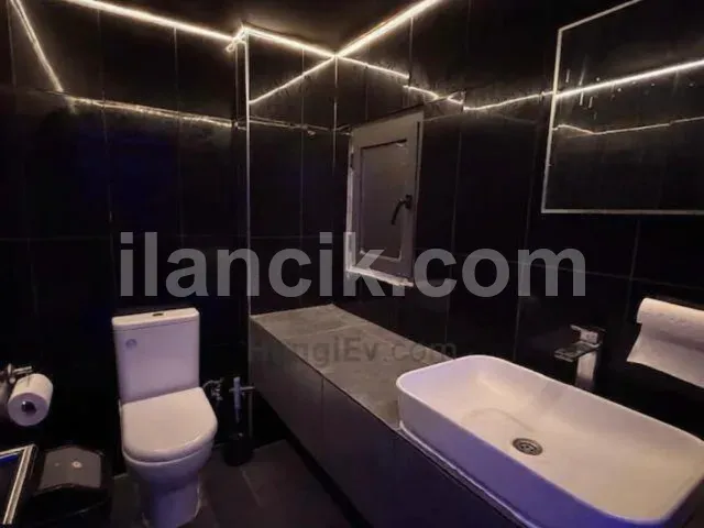 Girne Merkezde Satılık Kiracılı Ticari Portföy - 14