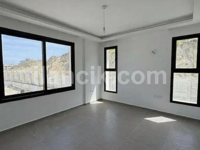 Satılık 1+1 Penthouse Daire, Bahçeli Girne - Çatı Teraslı - 4