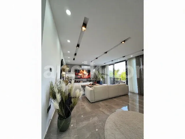 Satılık 4 Yatak Odalı Lüks Villa - Çatalköy, Girne - 2