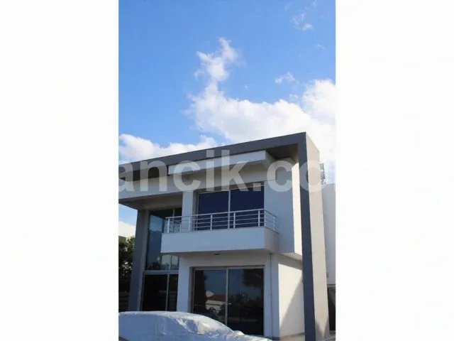 Alsancak'ta Satılık Villa – 580 m² Arsa - 2