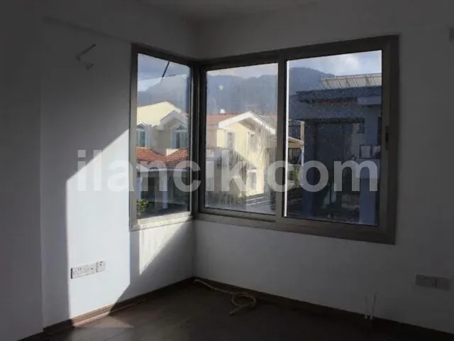 Alsancak'ta Satılık Villa – 580 m² Arsa - 6