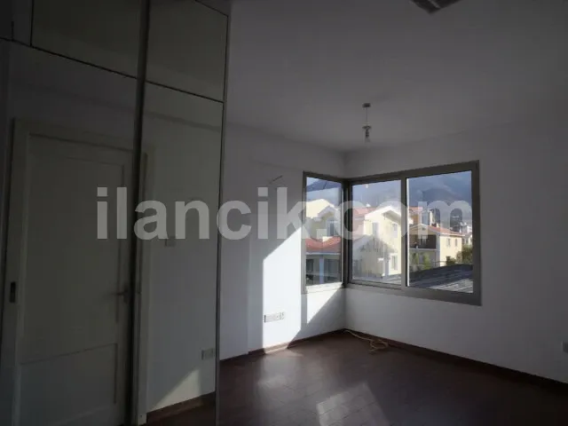 Alsancak'ta Satılık Villa – 580 m² Arsa - 13