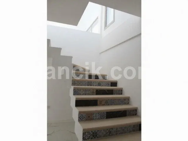 Alsancak'ta Satılık Villa – 580 m² Arsa - 14